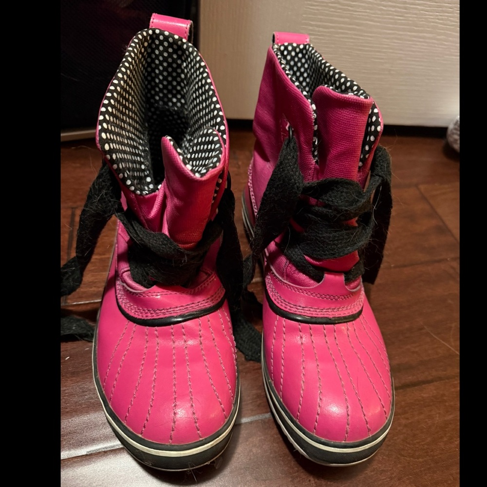 Sorel Tivoli Rainboots- Pink with black & white polka dots